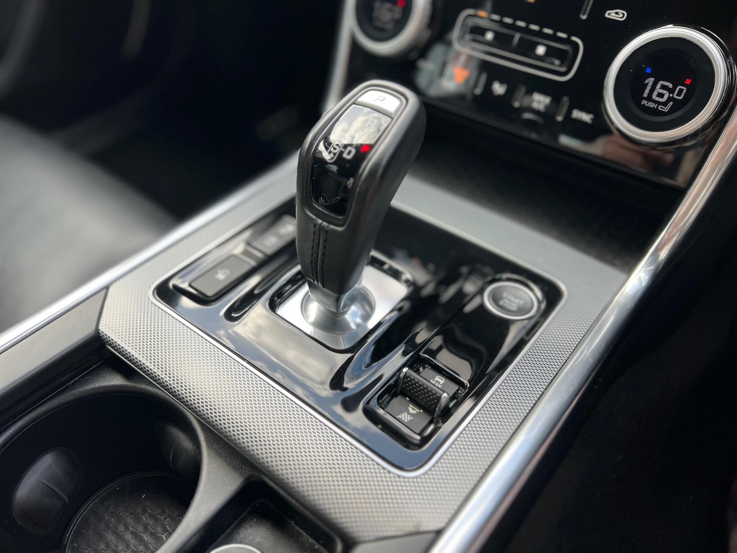 Used Jaguar XE 2019 for sale - 78029205: Photo 10