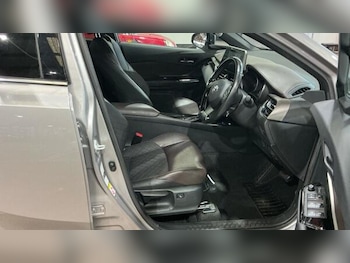 Used Toyota C-HR 2017 for sale - 79206236: Photo