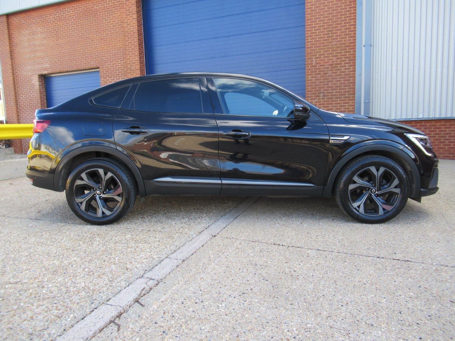 Used Renault Arkana 2023 for sale - 78015788: Photo 2