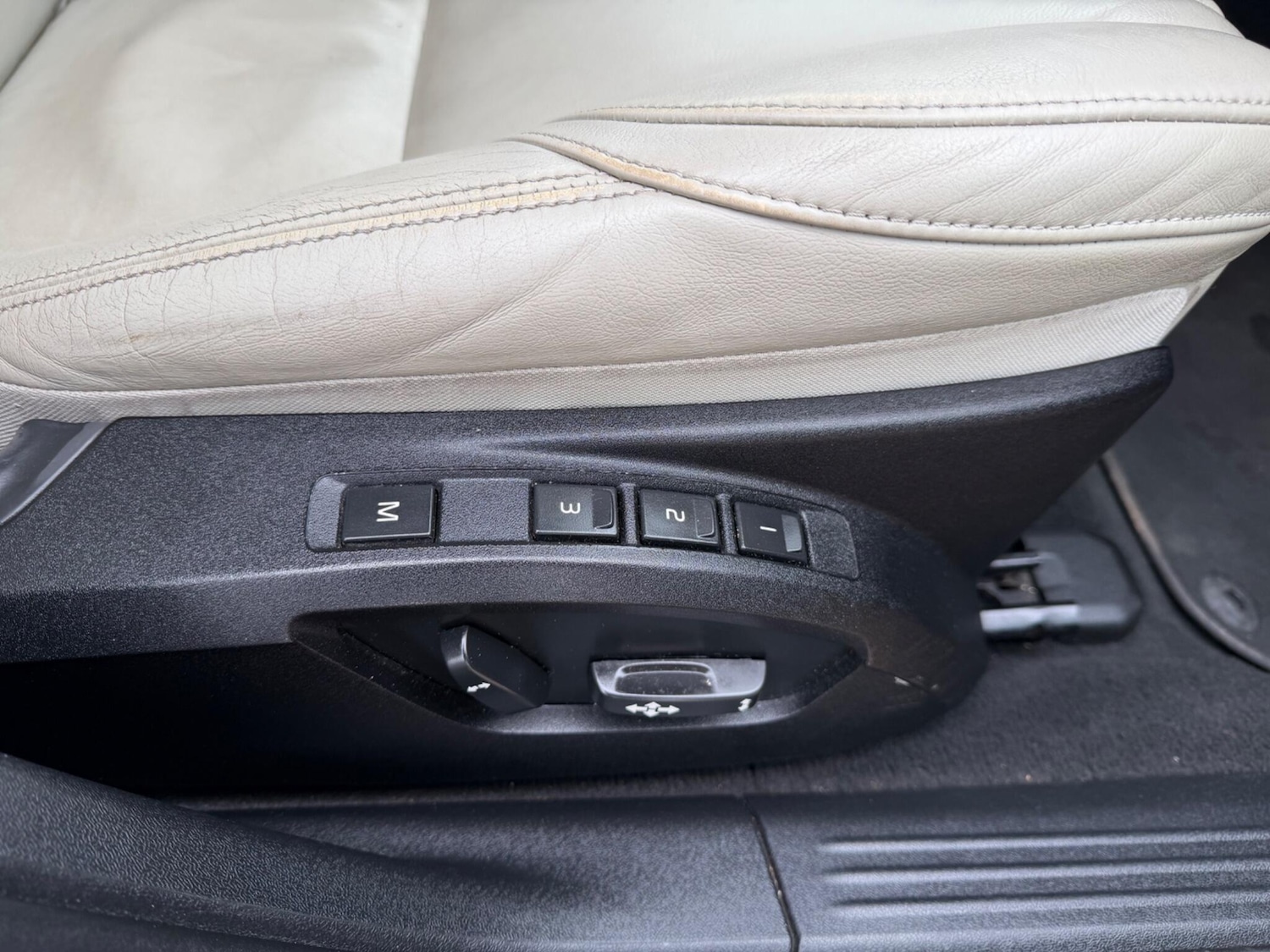 Used Volvo V40 2013 for sale - 78002037: Photo 3