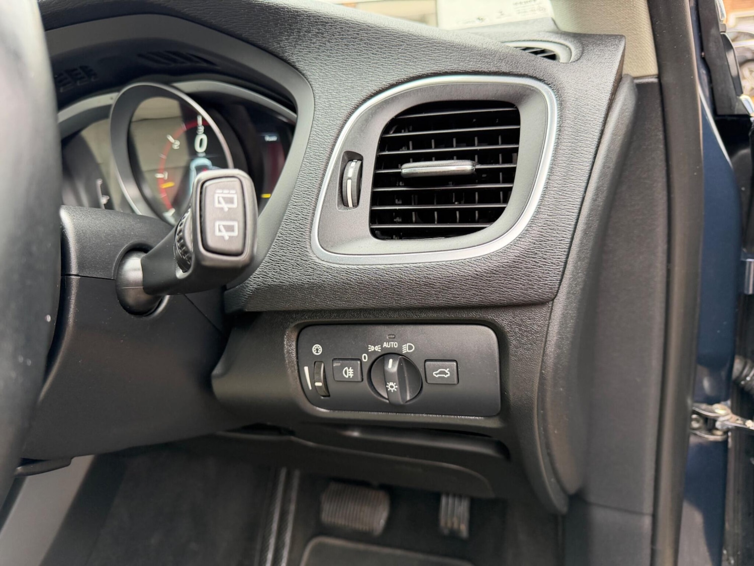 Used Volvo V40 2013 for sale - 78002037: Photo 9