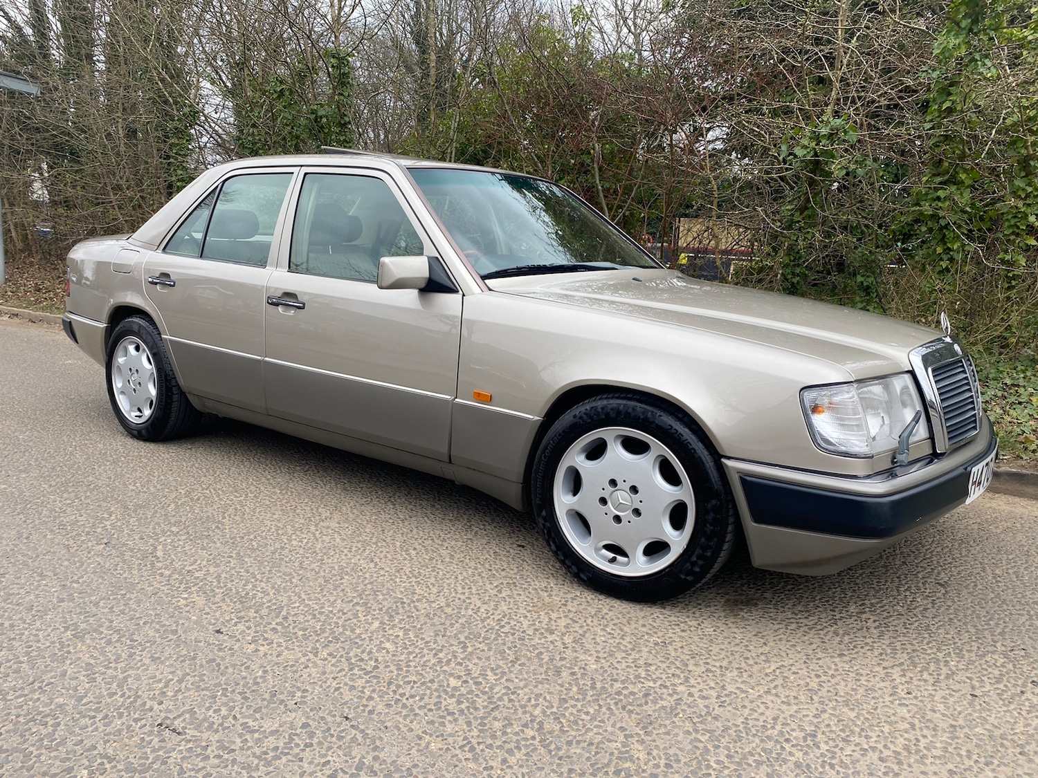 Used Mercedes-Benz E Class 1990 for sale - 78002128: Photo 13