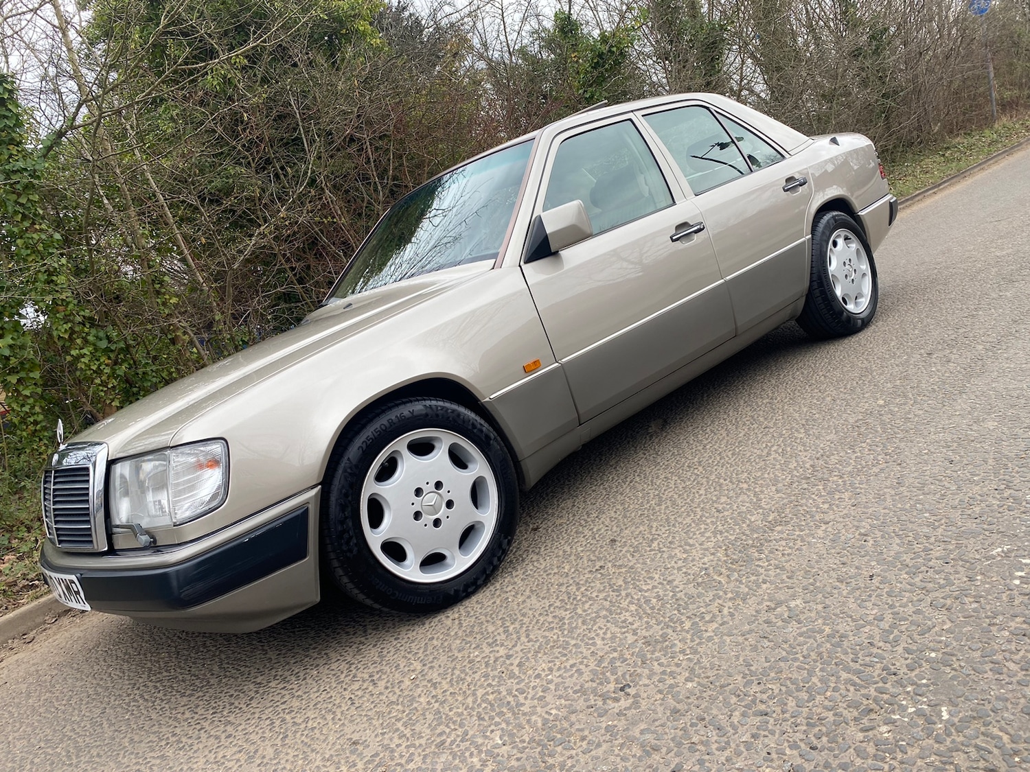 Used Mercedes-Benz E Class 1990 for sale - 78002128: Photo 2