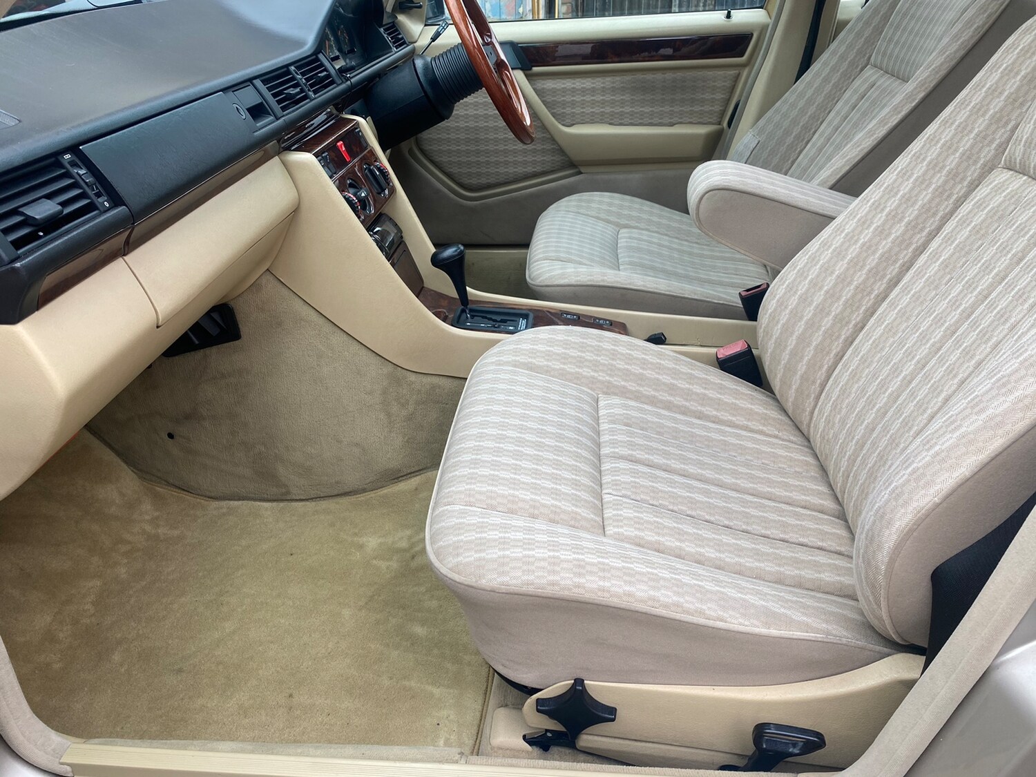 Used Mercedes-Benz E Class 1990 for sale - 78002128: Photo 22