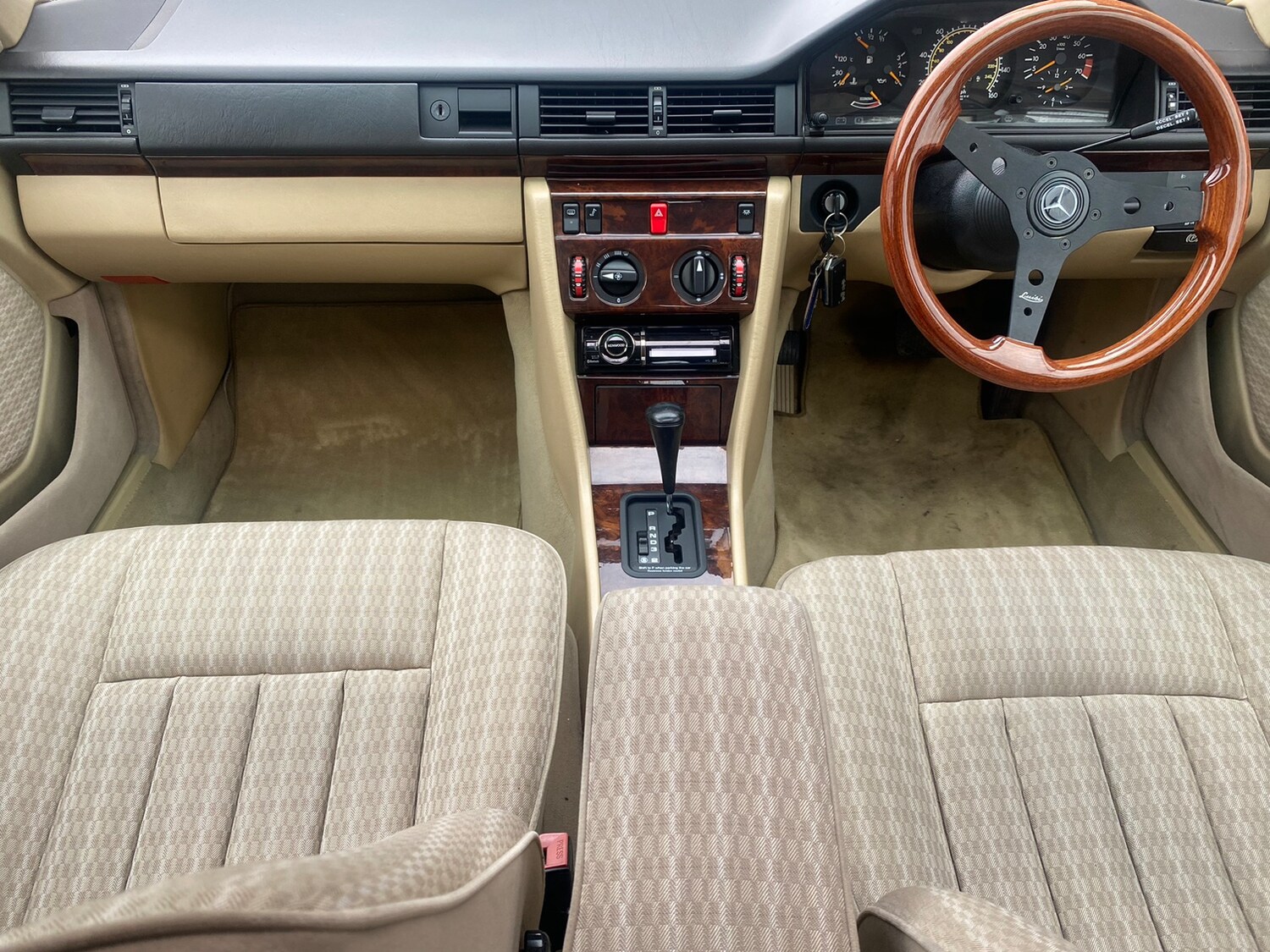 Used Mercedes-Benz E Class 1990 for sale - 78002128: Photo 23