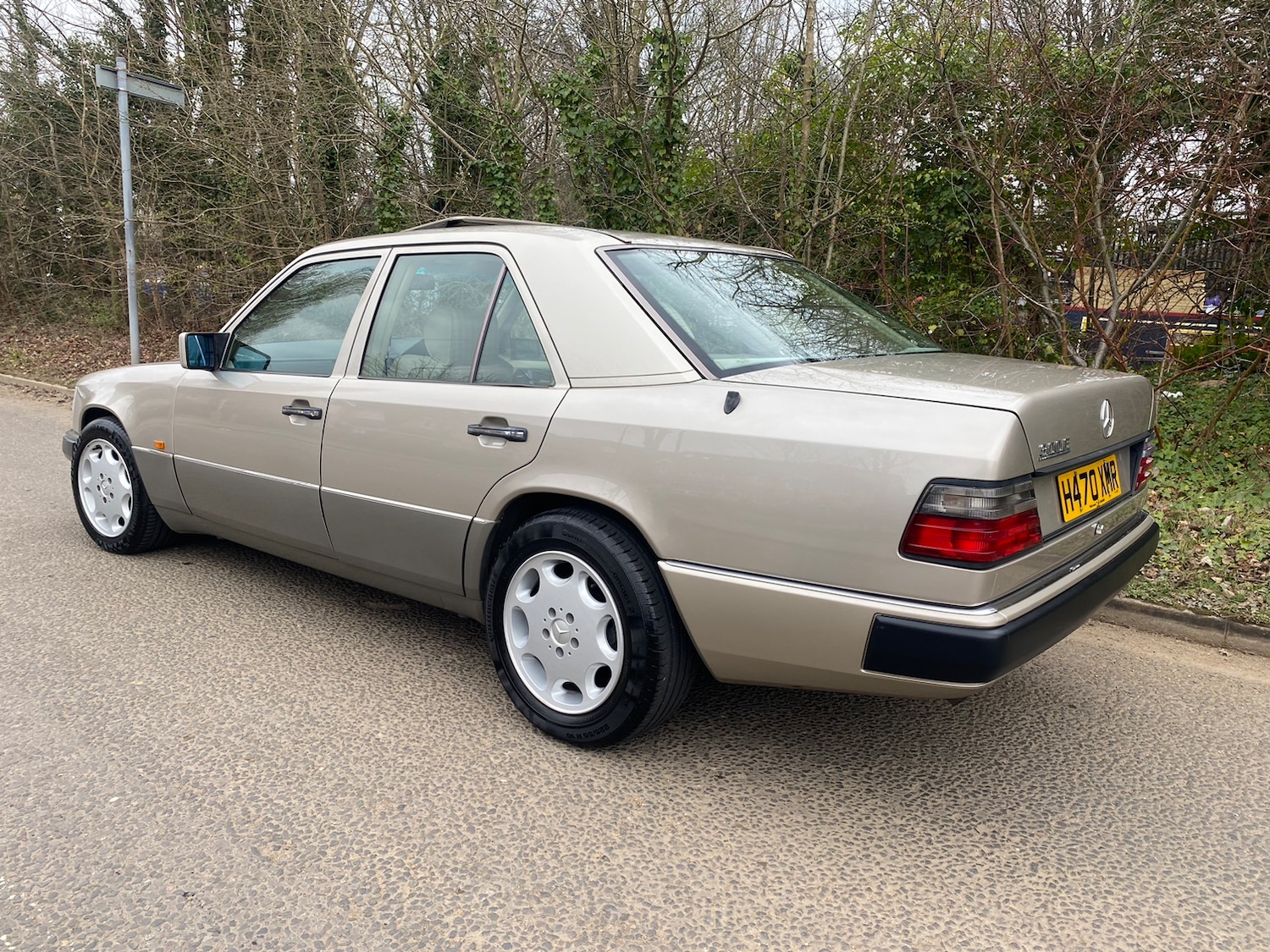 Used Mercedes-Benz E Class 1990 for sale - 78002128: Photo 3