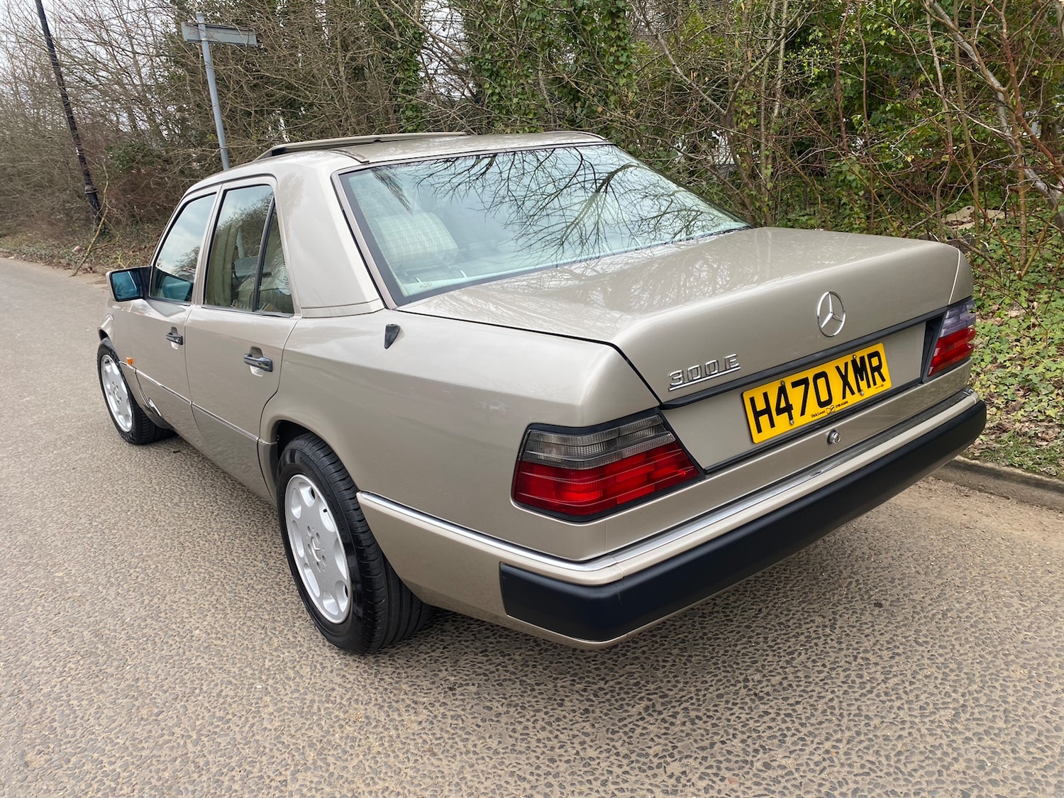 Used Mercedes-Benz E Class 1990 for sale - 78002128: Photo 4