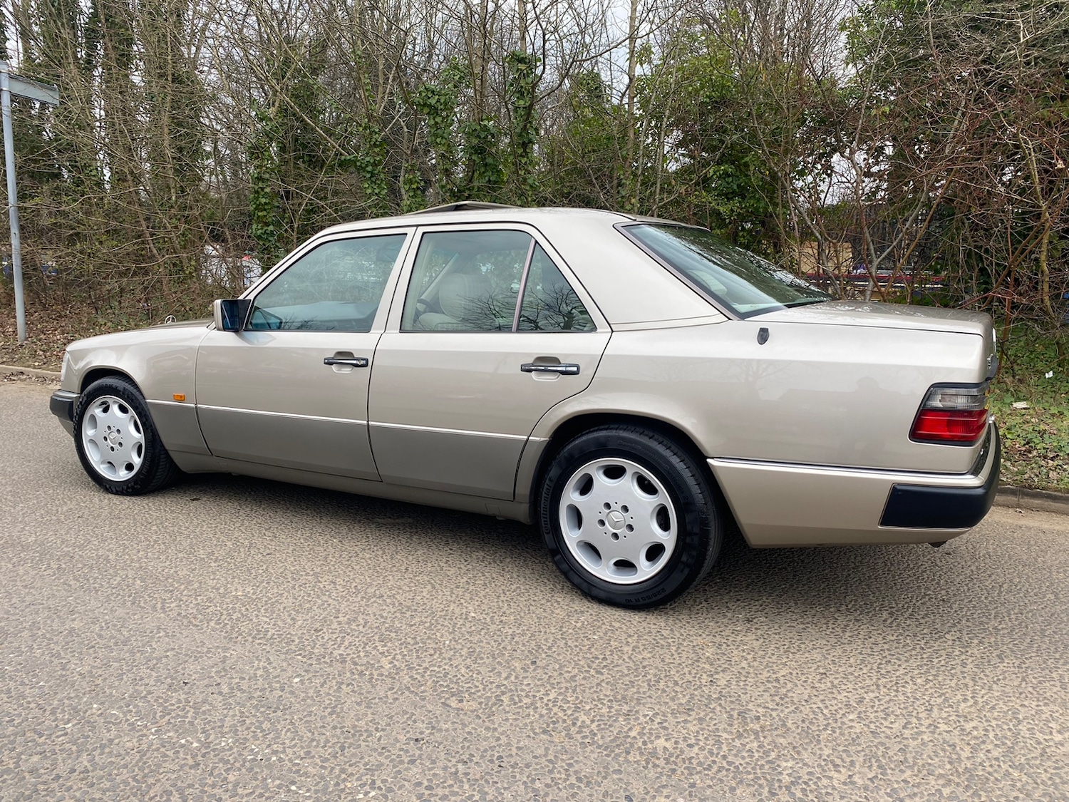 Used Mercedes-Benz E Class 1990 for sale - 78002128: Photo 9