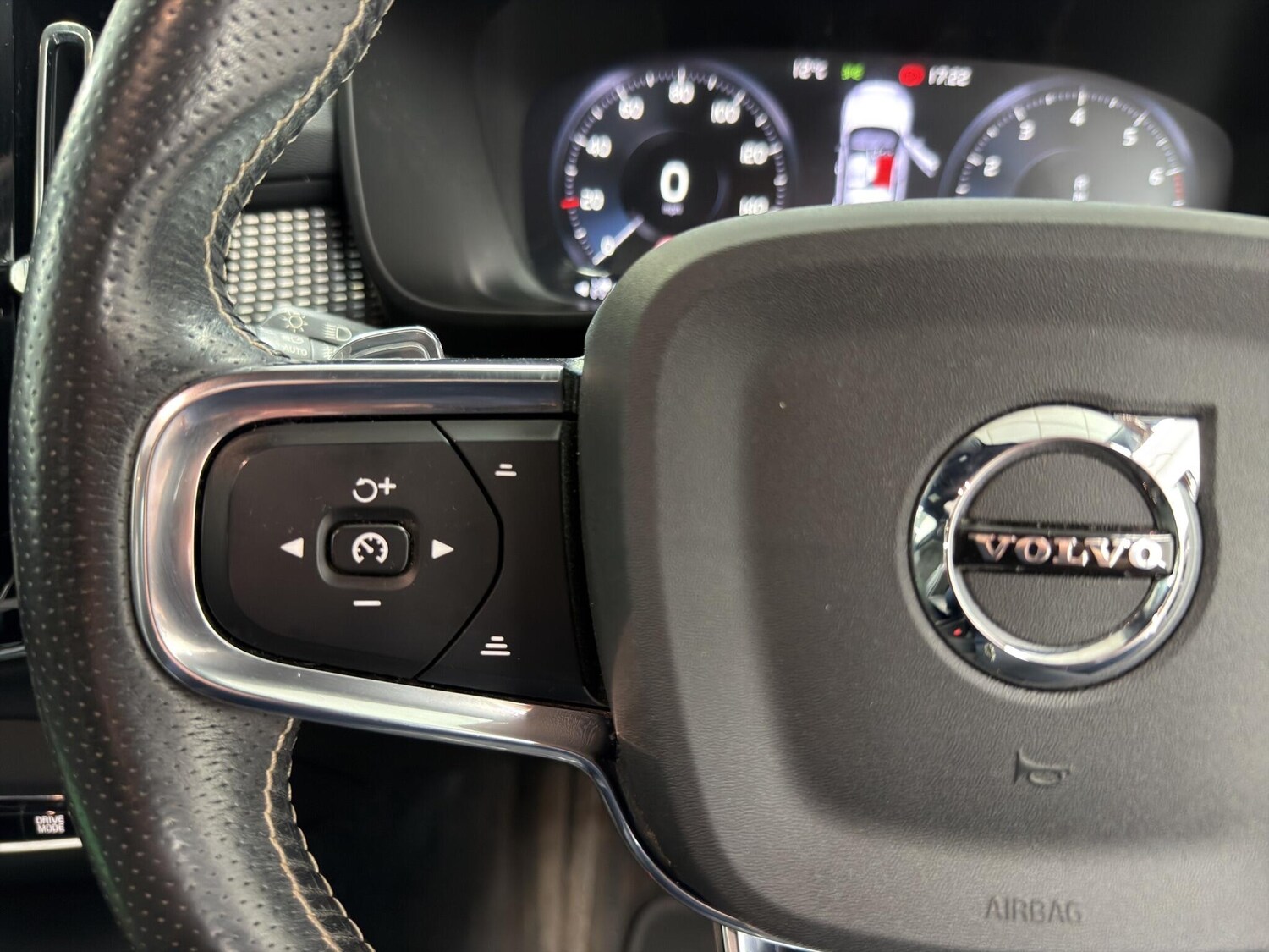 Used Volvo XC40 2018 for sale - 77762472: Photo 12