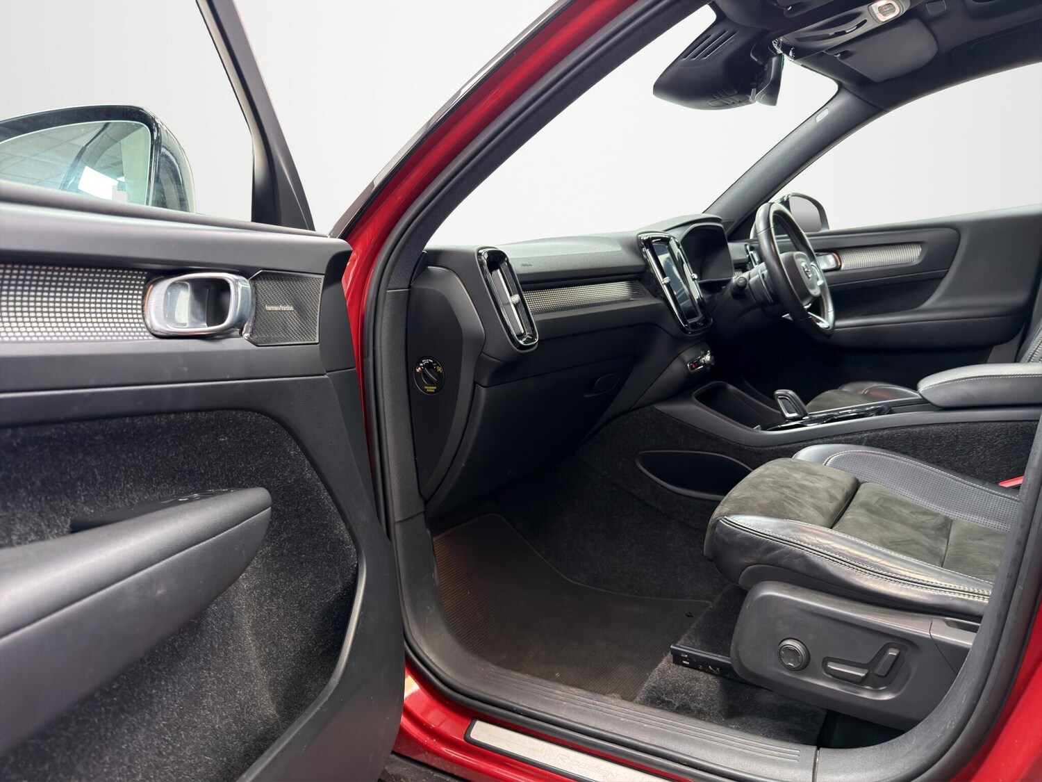 Used Volvo XC40 2018 for sale - 77762472: Photo 18