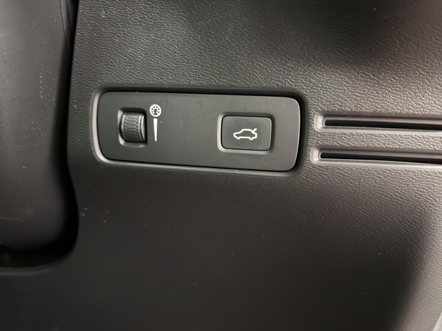 Used Volvo XC40 2018 for sale - 77762472: Photo 20