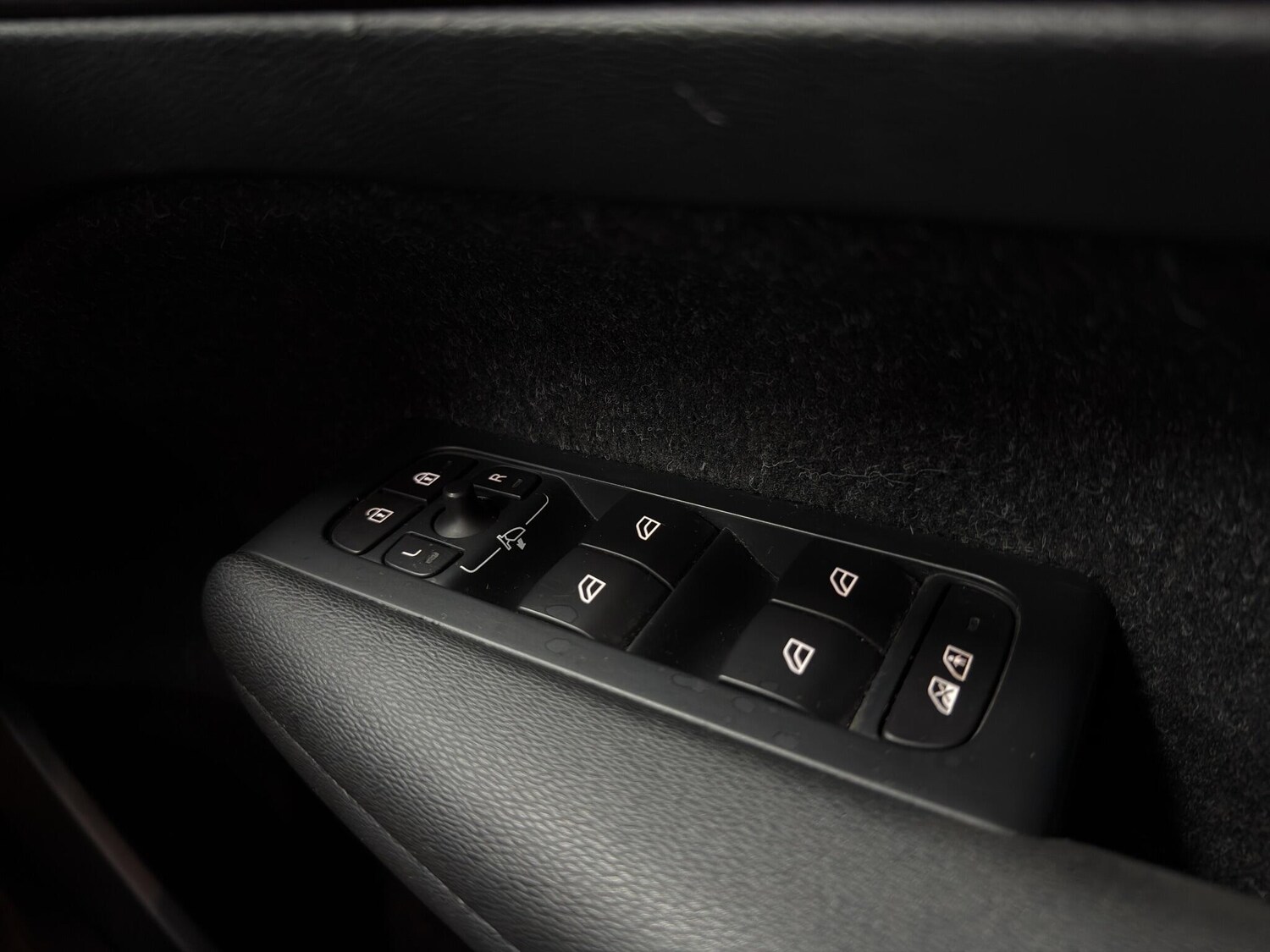 Used Volvo XC40 2018 for sale - 77762472: Photo 23