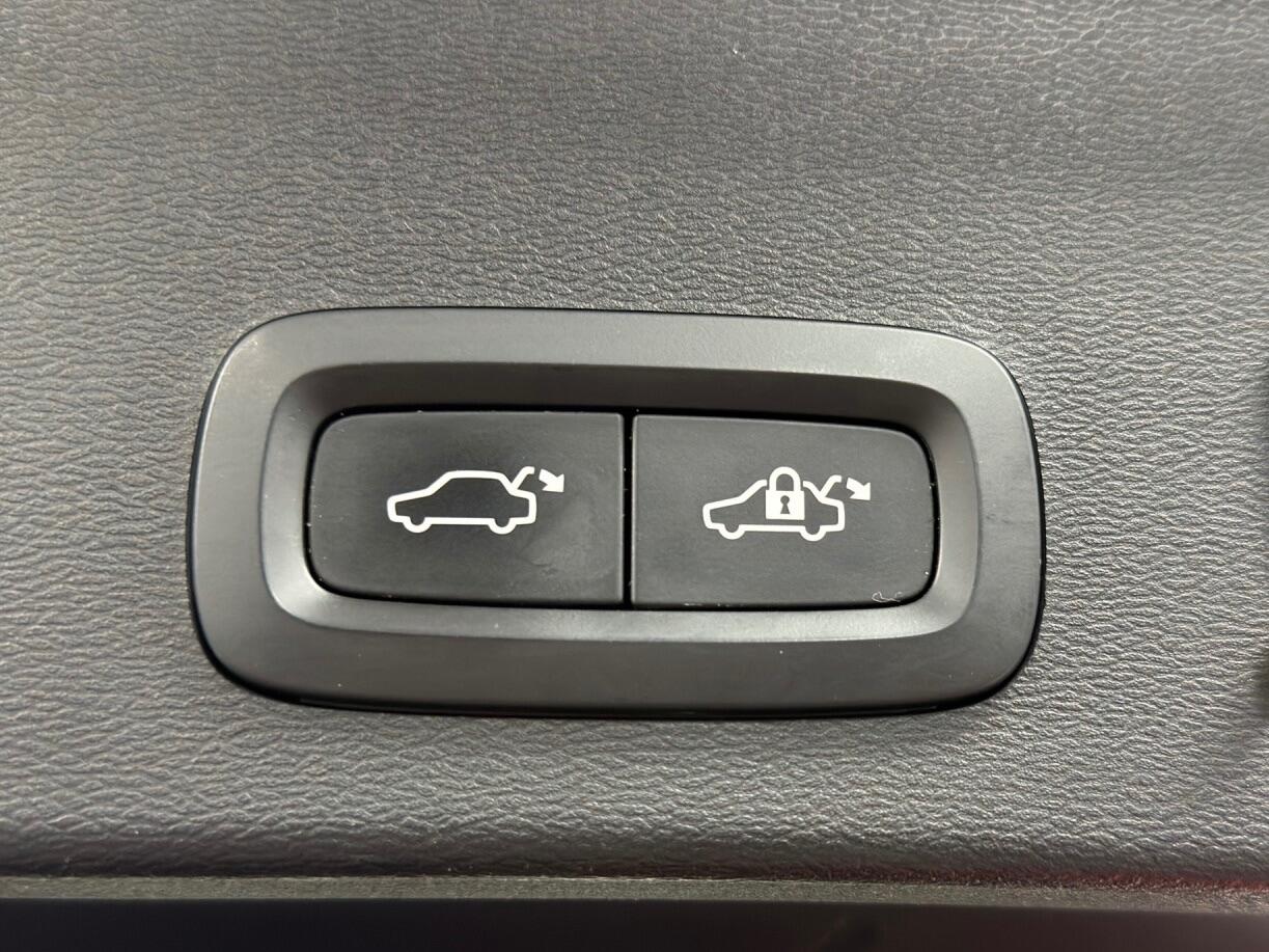 Used Volvo XC40 2018 for sale - 77762472: Photo 9