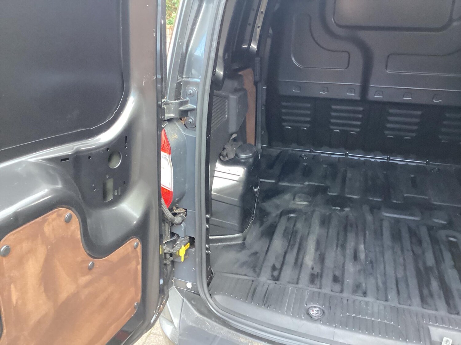 Used Ford Transit Courier 2018 for sale - 77879281: Photo 14