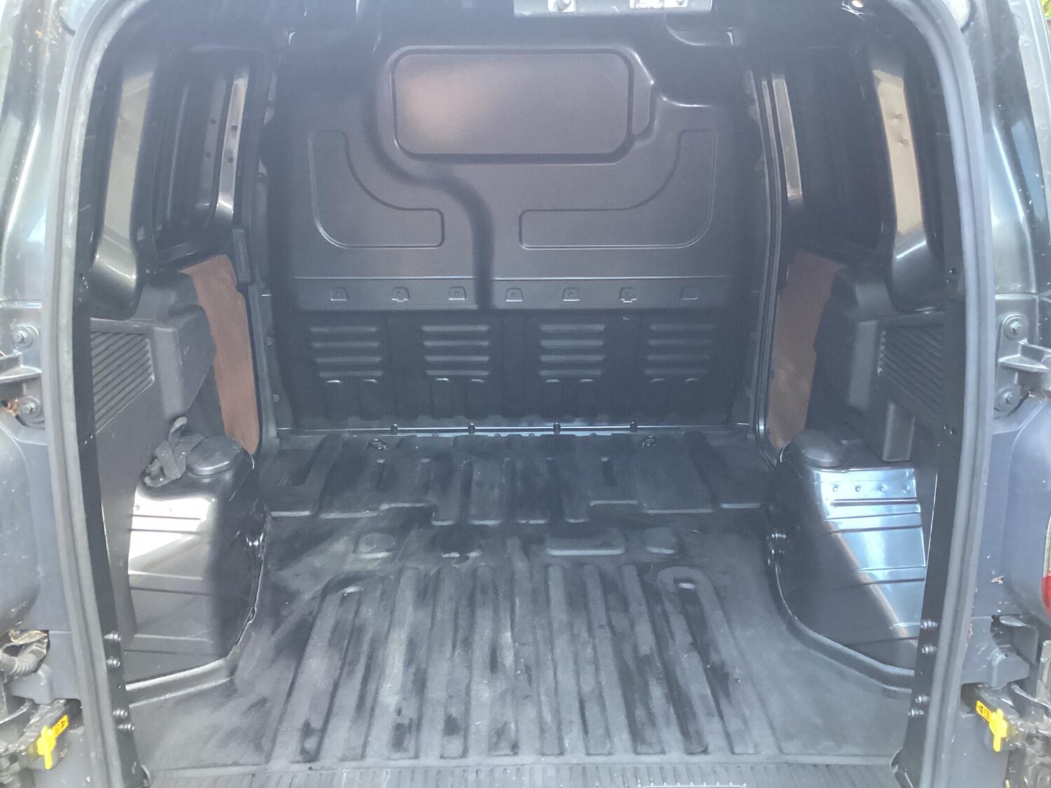 Used Ford Transit Courier 2018 for sale - 77879281: Photo 20