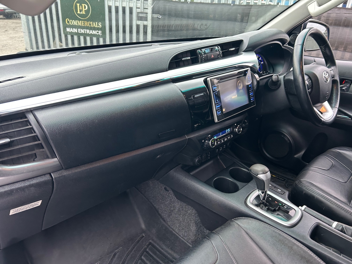 Used Toyota Hilux 2017 for sale - 78182680: Photo 13