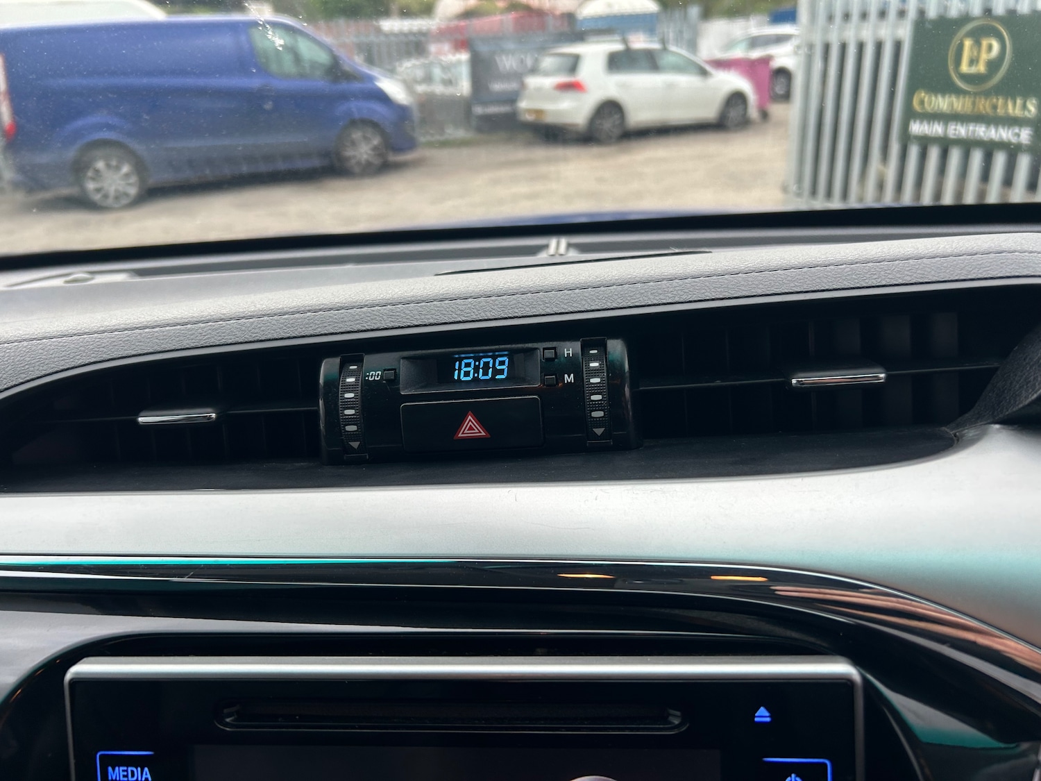 Used Toyota Hilux 2017 for sale - 78182680: Photo 25