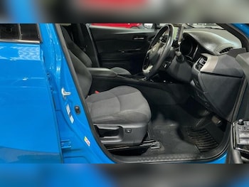 Used Toyota C-HR 2019 for sale - 79210886: Photo