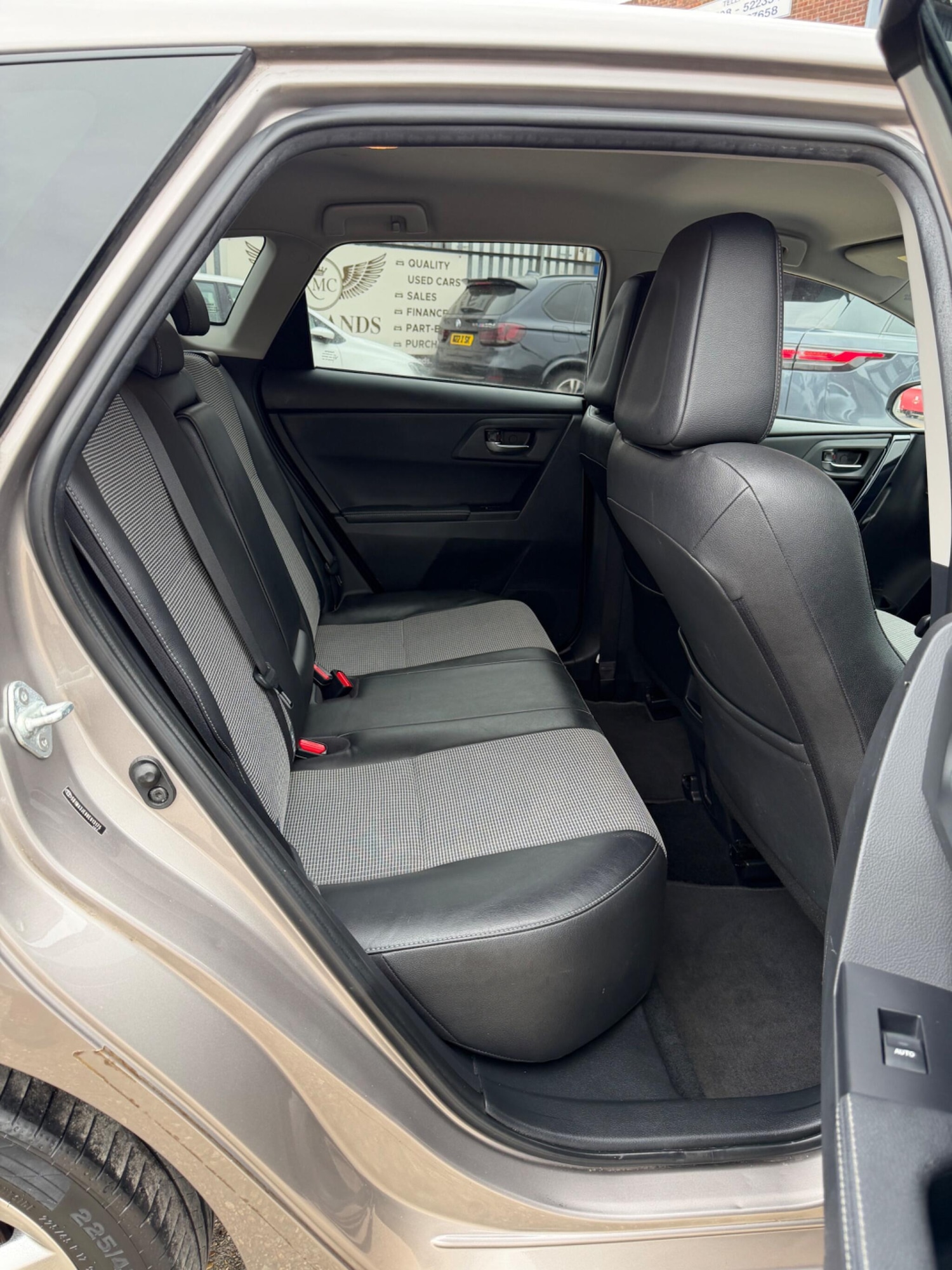 Used Toyota Auris 2015 for sale - 78001950: Photo 2