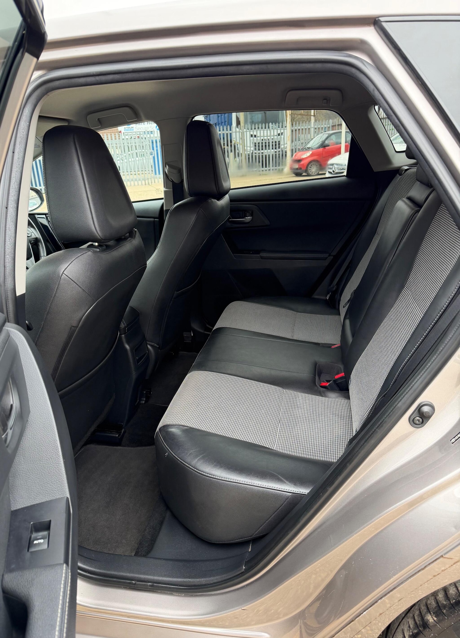 Used Toyota Auris 2015 for sale - 78001950: Photo 24