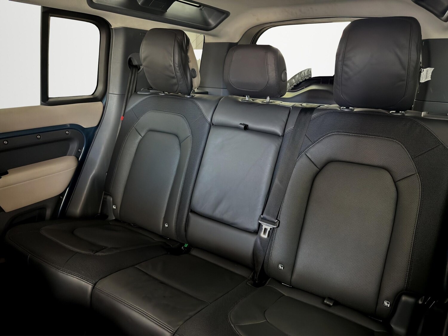 Used Land Rover Defender 110 2020 for sale - 77762499: Photo 24