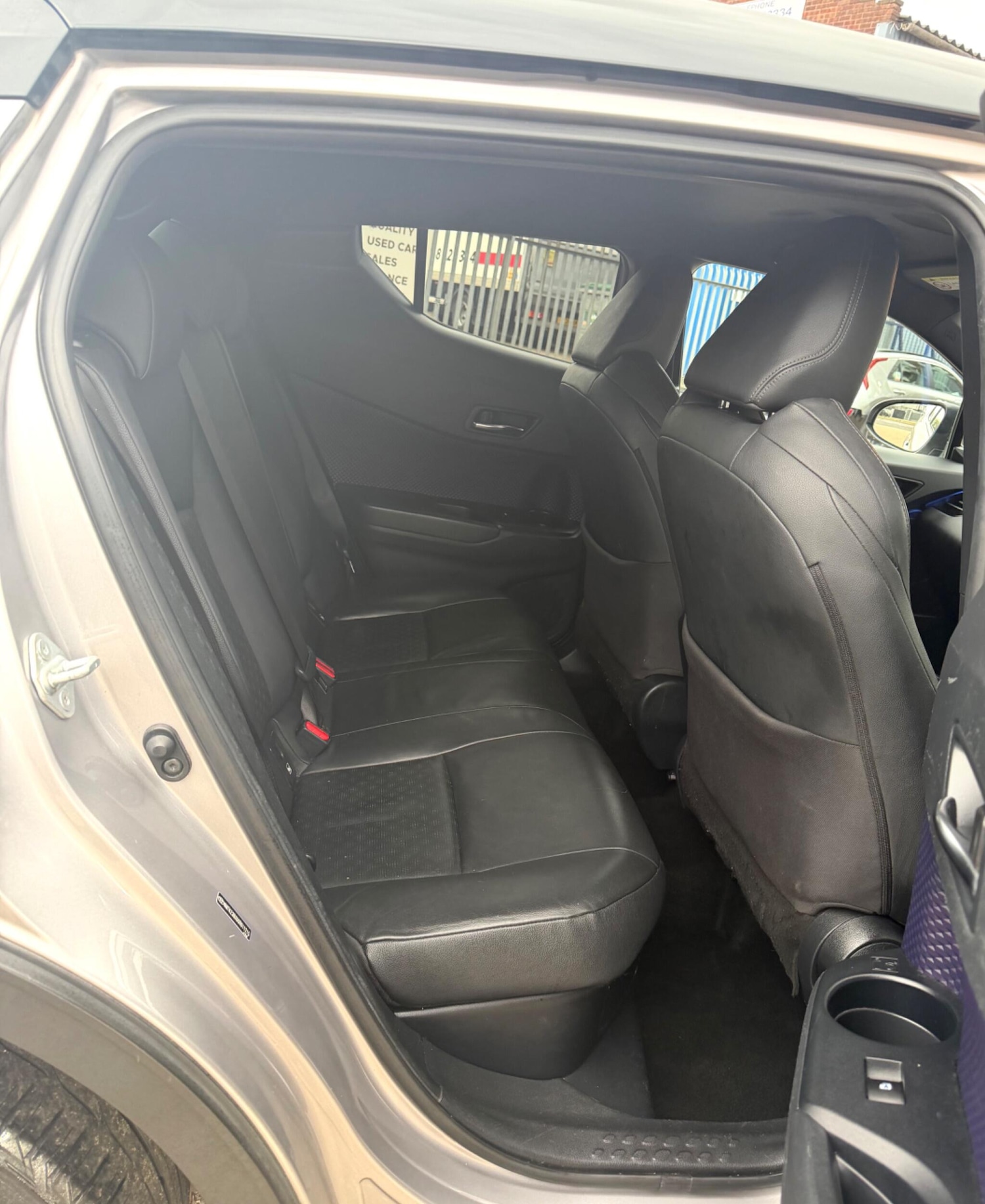 Used Toyota C-HR 2017 for sale - 78187374: Photo 2