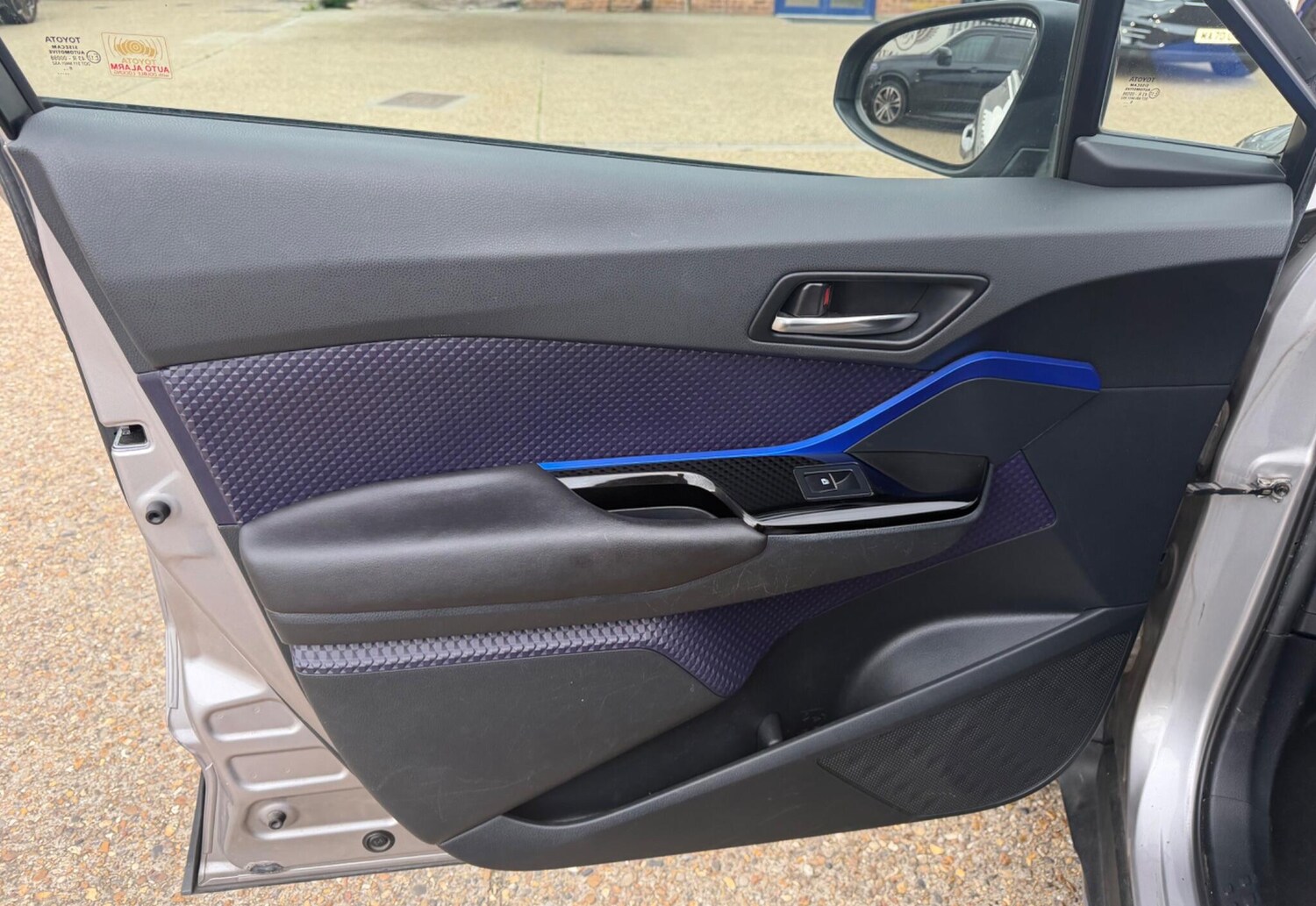 Used Toyota C-HR 2017 for sale - 78187374: Photo 24