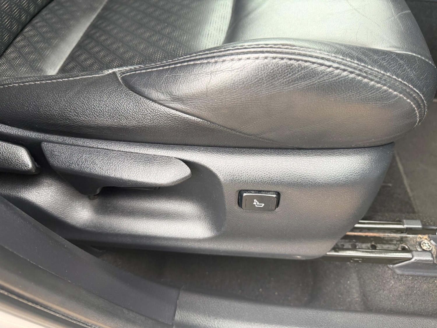 Used Toyota C-HR 2017 for sale - 78187374: Photo 3