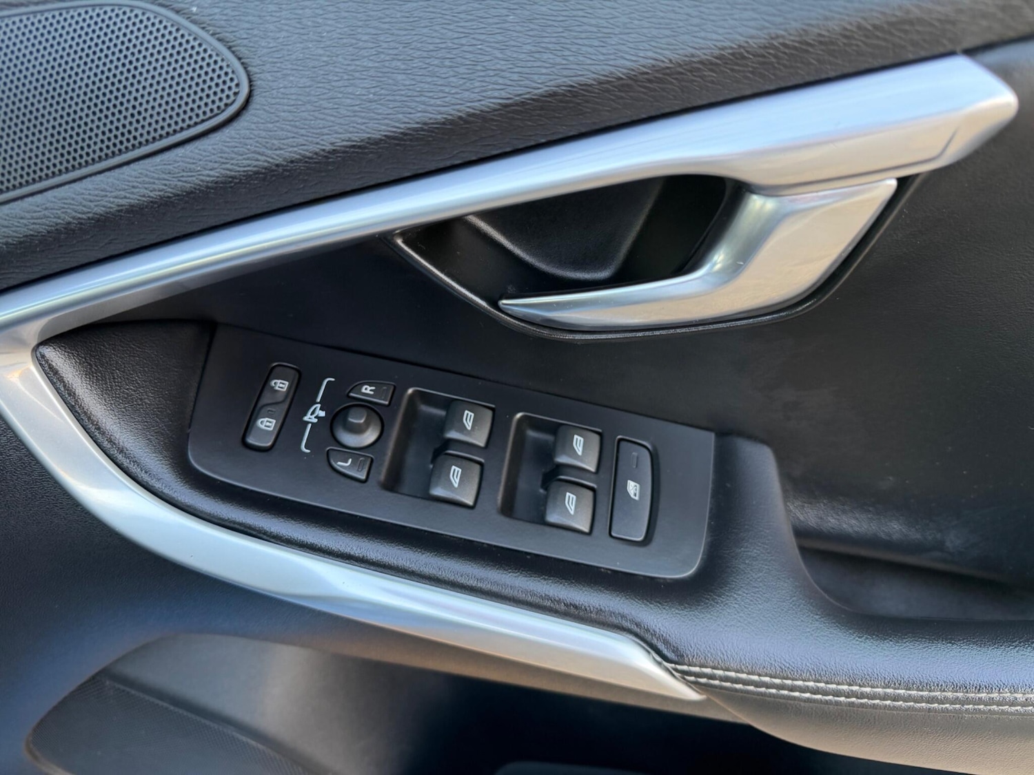 Used Volvo V40 2015 for sale - 78001947: Photo 7