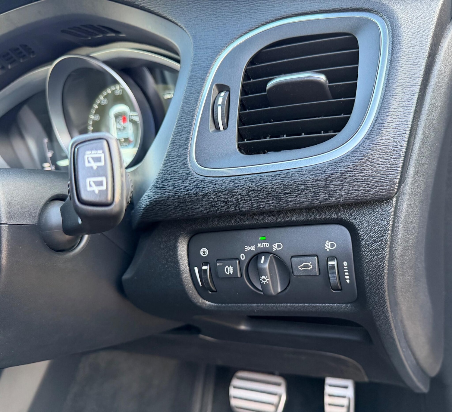 Used Volvo V40 2015 for sale - 78001947: Photo 8