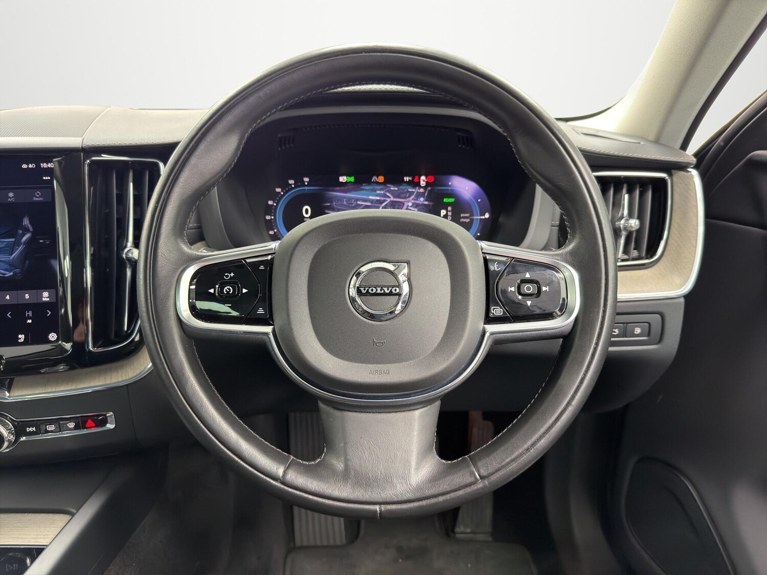 Used Volvo XC60 2021 for sale - 77762478: Photo 11