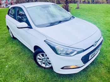 Used Hyundai i20 2017 for sale - 78311433: Photo