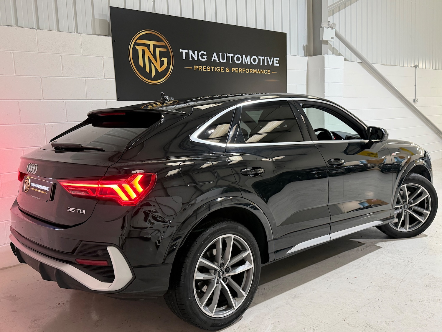 Used Audi Q3 2020 for sale - 78129075: Photo 2