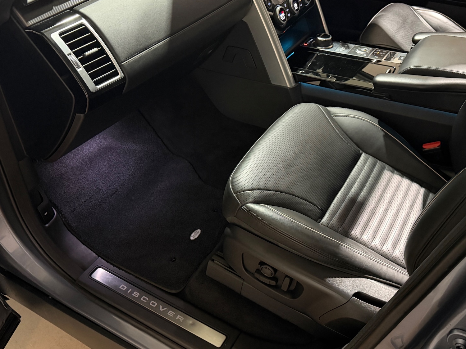 Used Land Rover Discovery 2018 for sale - 77786370: Photo 15