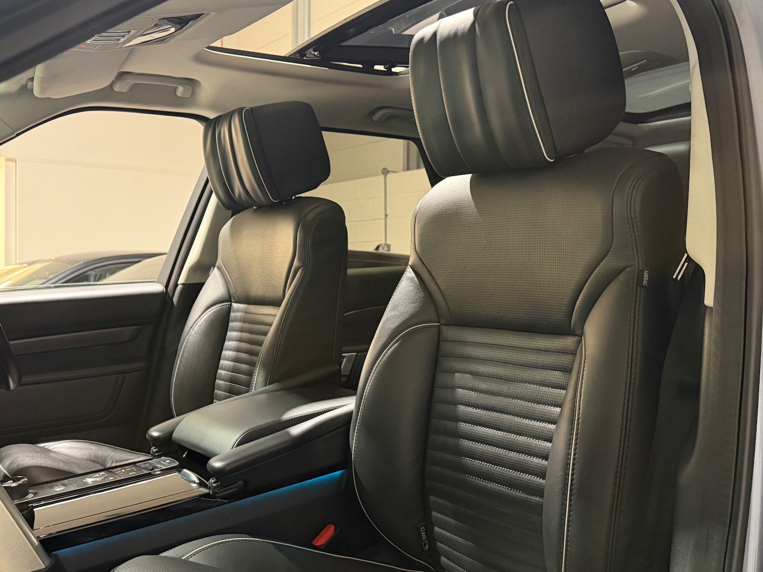 Used Land Rover Discovery 2018 for sale - 77786370: Photo 16