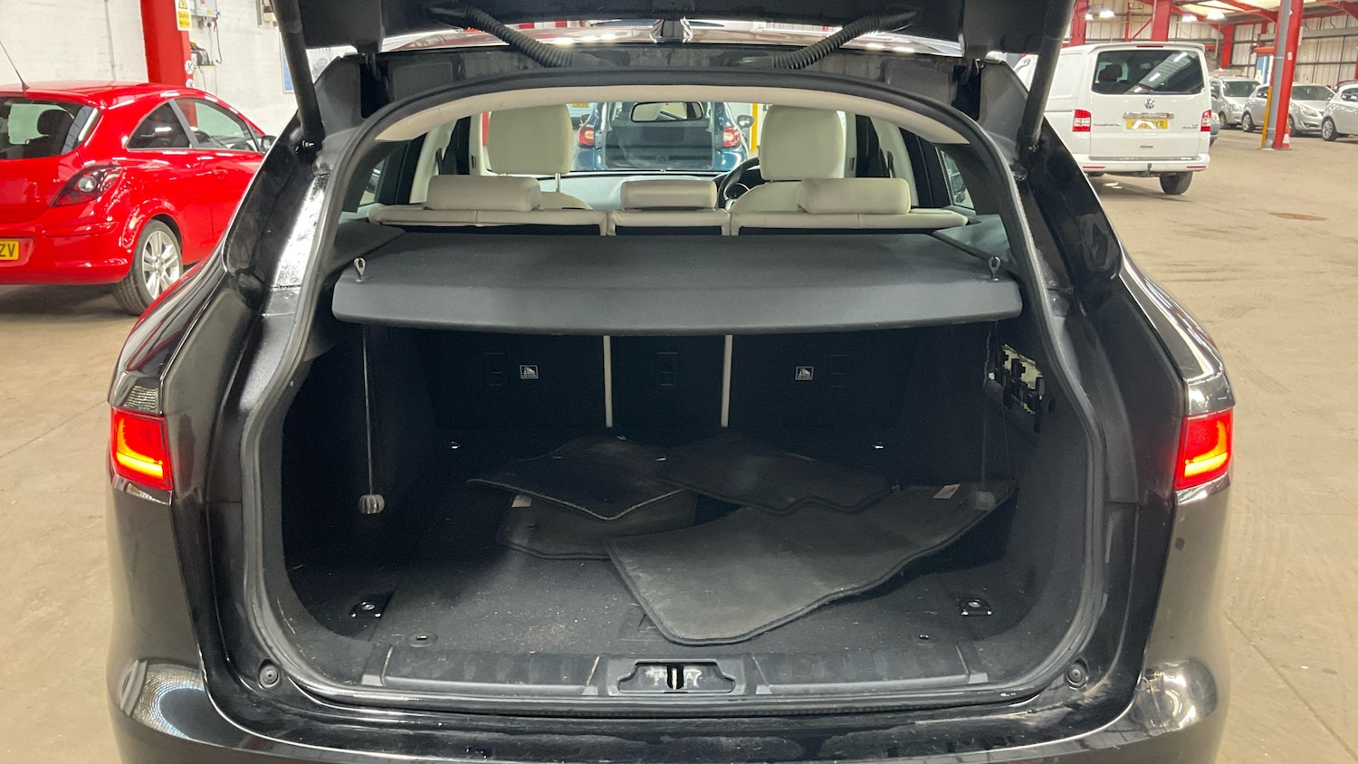 Used Jaguar F-Pace 2017 for sale - 77942373: Photo 11