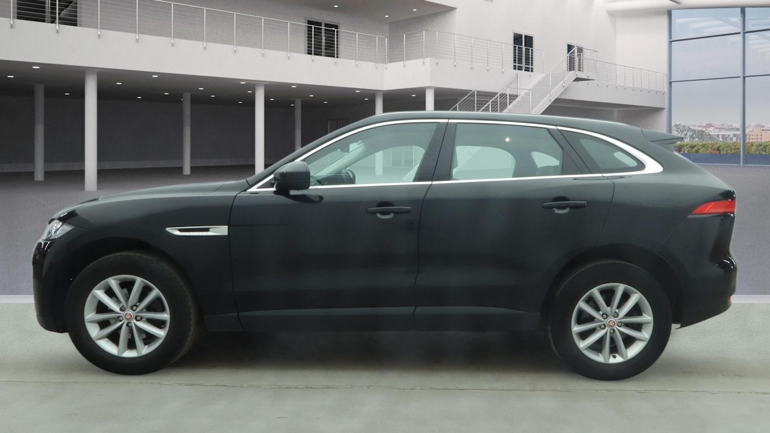 Used Jaguar F-Pace 2017 for sale - 77942373: Photo 5