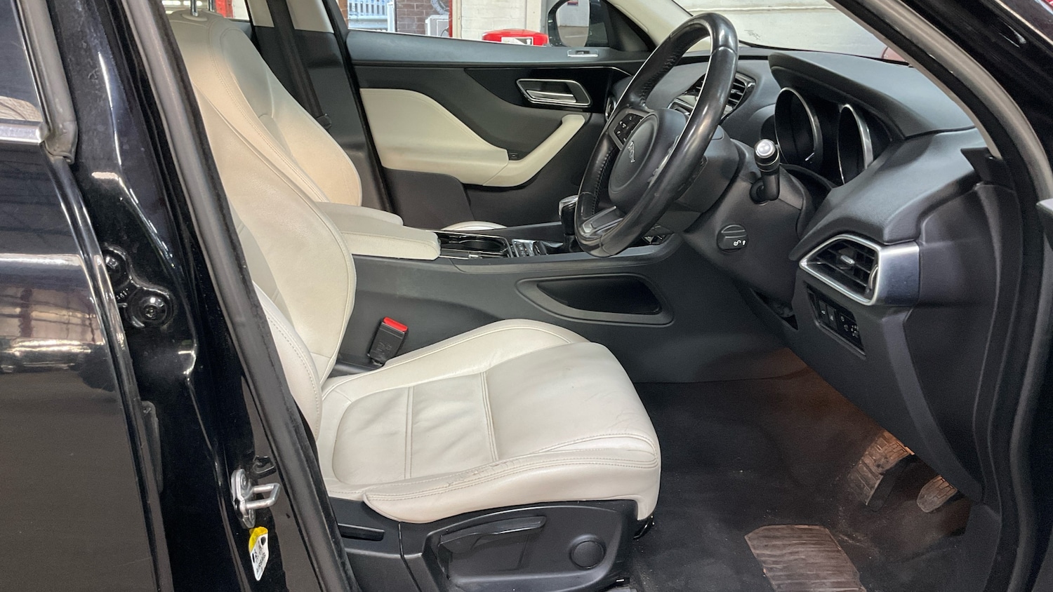 Used Jaguar F-Pace 2017 for sale - 77942373: Photo 7