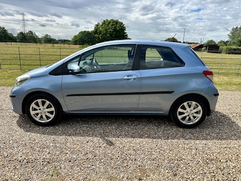 Used Toyota Yaris 2013 for sale - 79055005: Photo