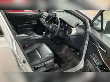 Used Toyota C-HR 2019 for sale - 78431842: Photo