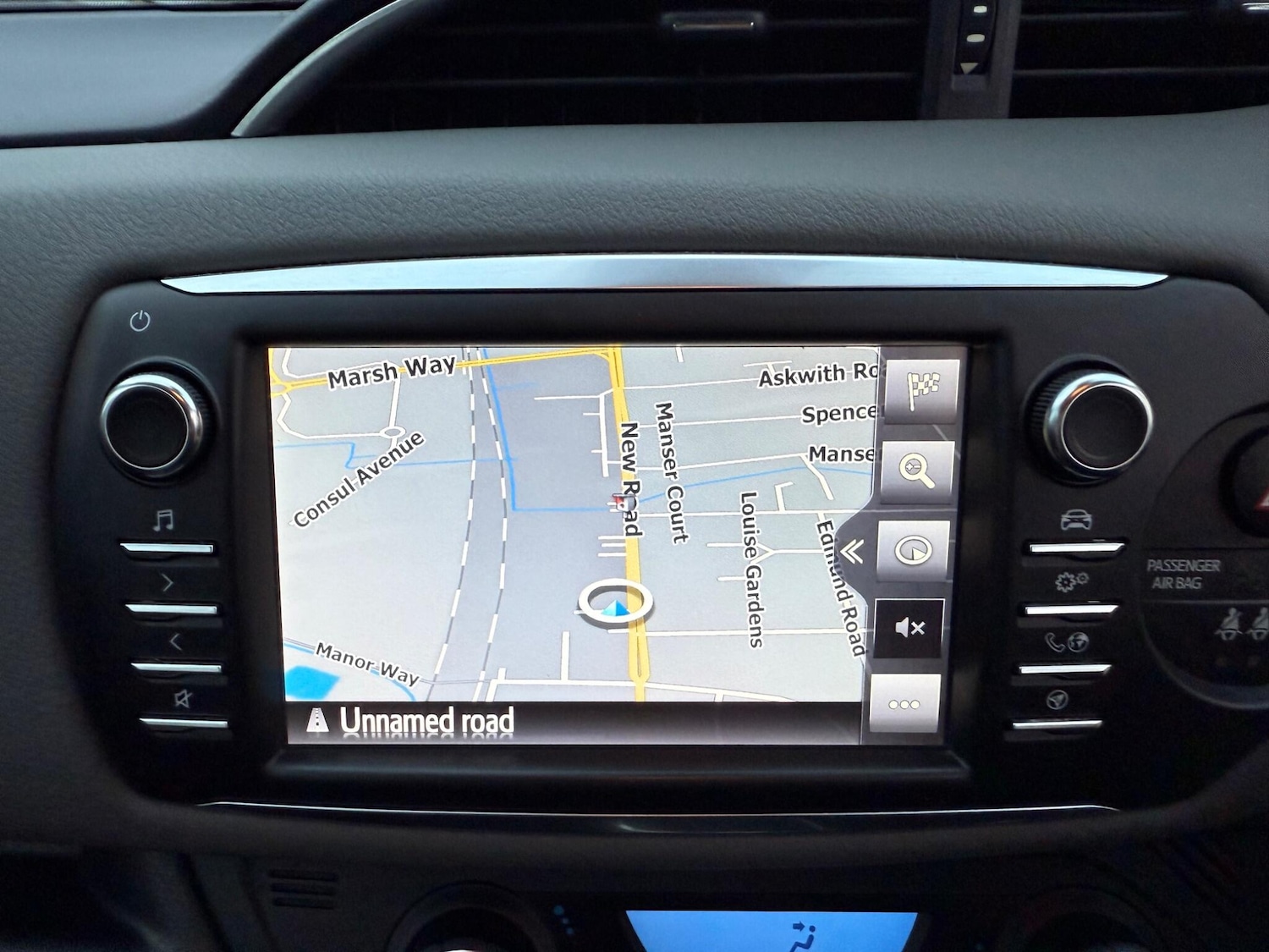 Used Toyota Yaris 2017 for sale - 78001960: Photo 2