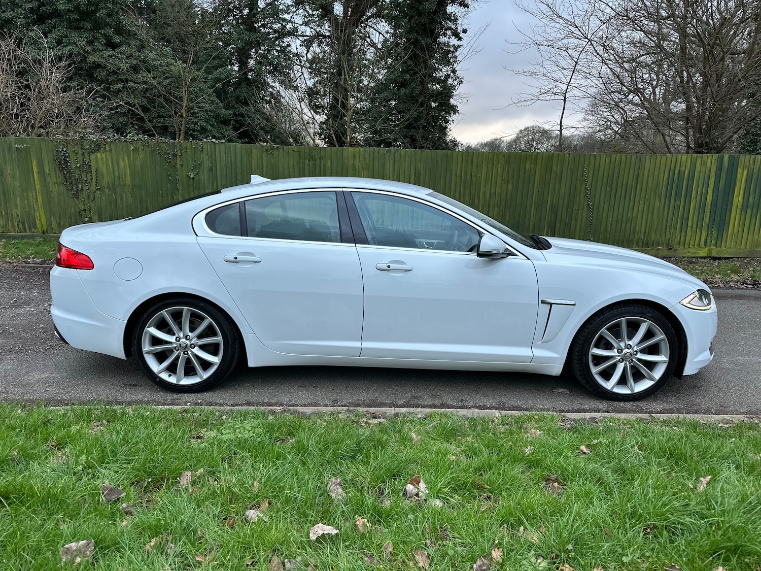 Used Jaguar XF 2013 for sale - 77942358: Photo 2