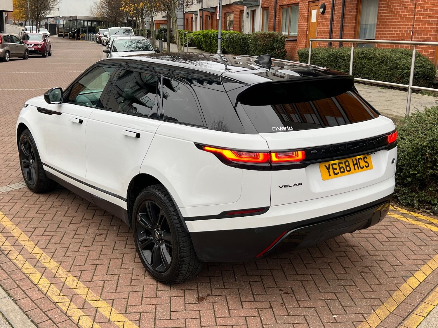 Used Land Rover Range Rover Velar 2018 for sale - 78029207: Photo 2