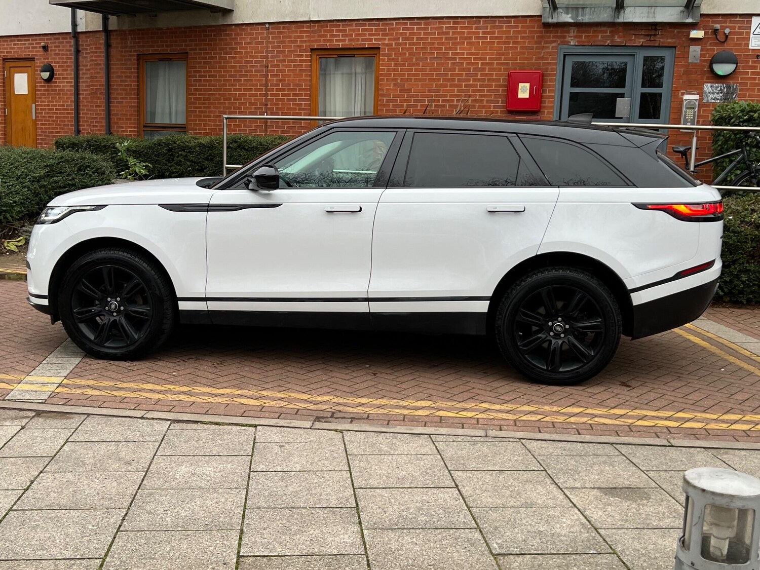 Used Land Rover Range Rover Velar 2018 for sale - 78029207: Photo 4