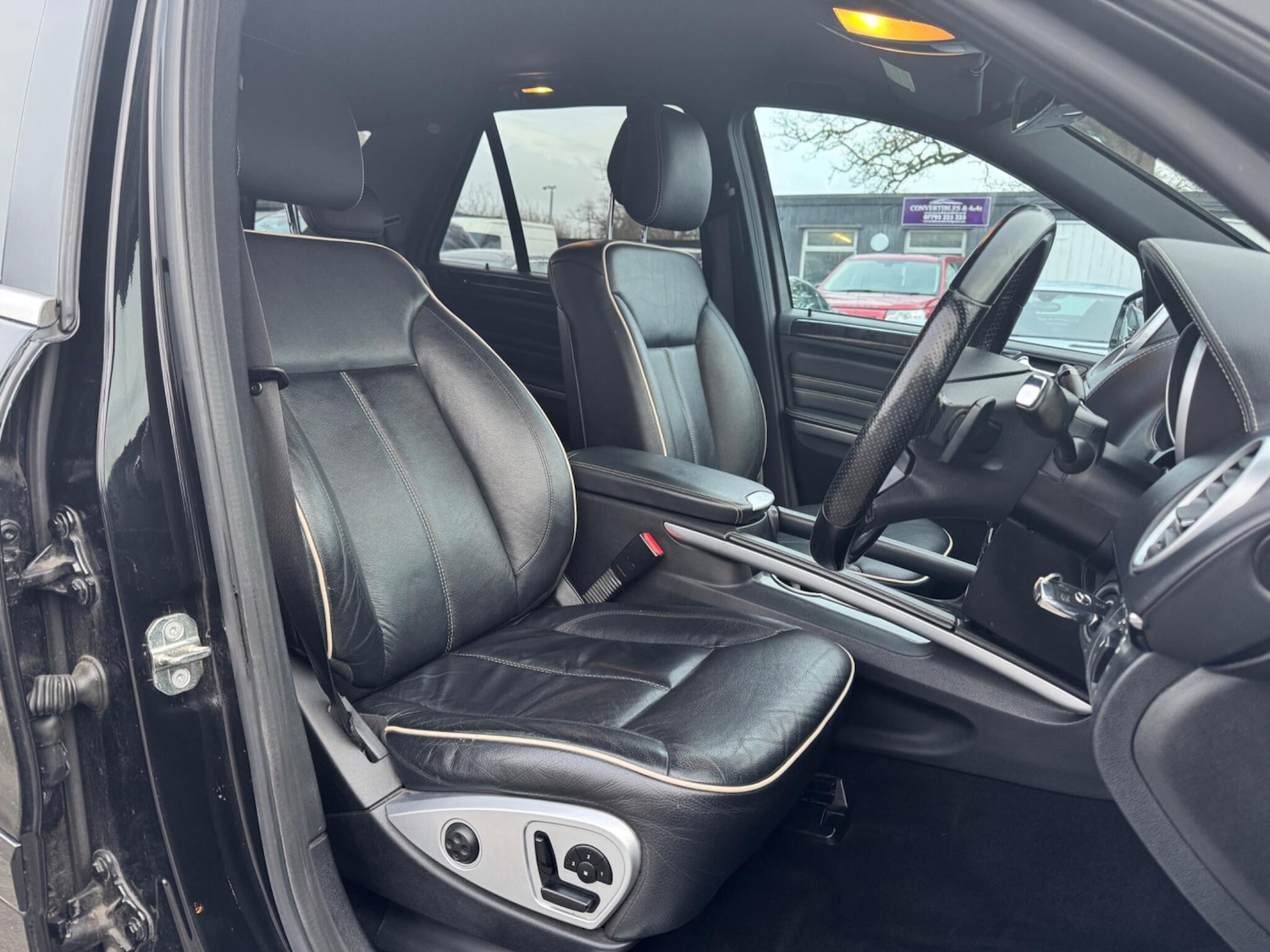 Used Mercedes-Benz M Class 2011 for sale - 77762568: Photo 2