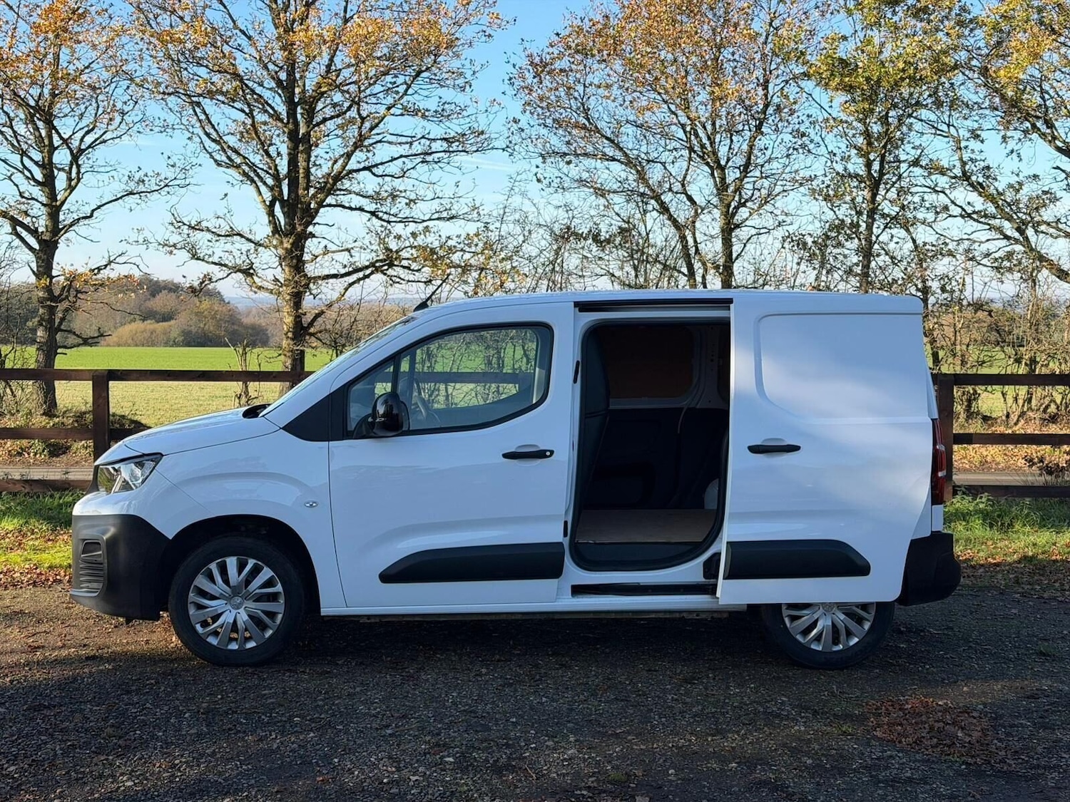 Used Peugeot Partner 2022 for sale - 76608922: Photo 12