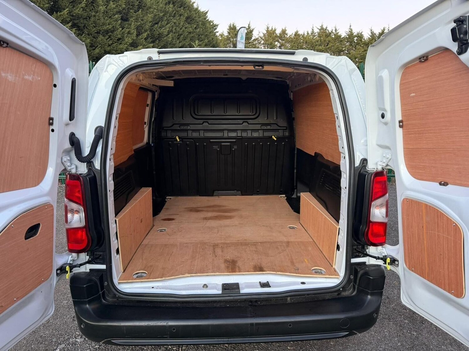 Used Peugeot Partner 2023 for sale - 77088533: Photo 11