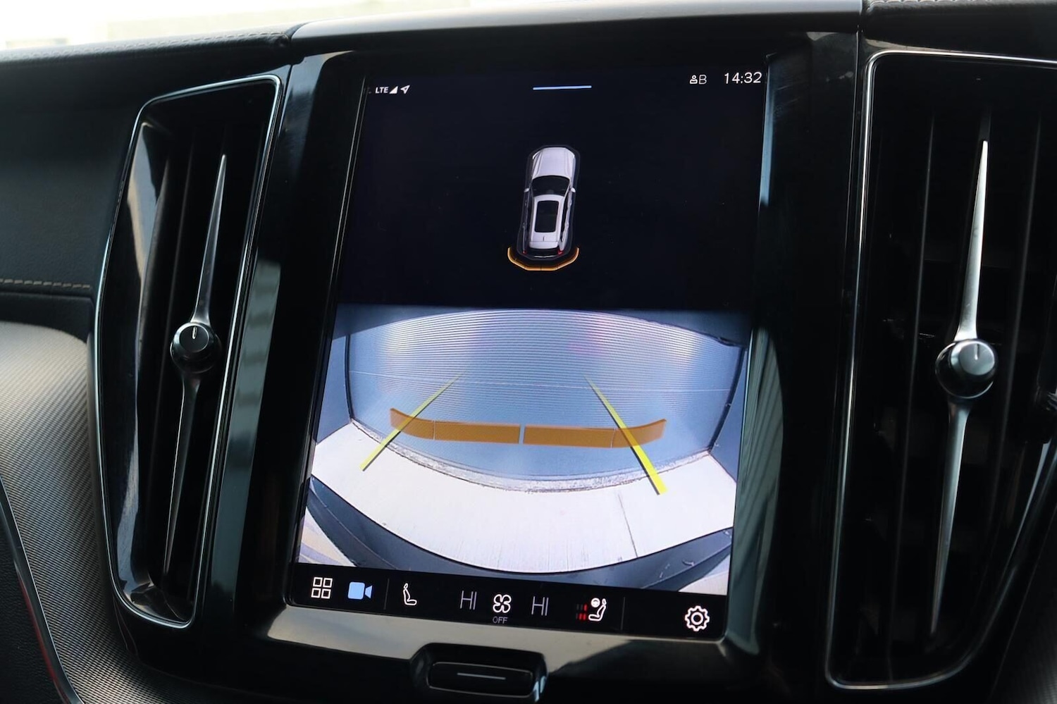 Used Volvo XC60 2021 for sale - 77024132: Photo 14