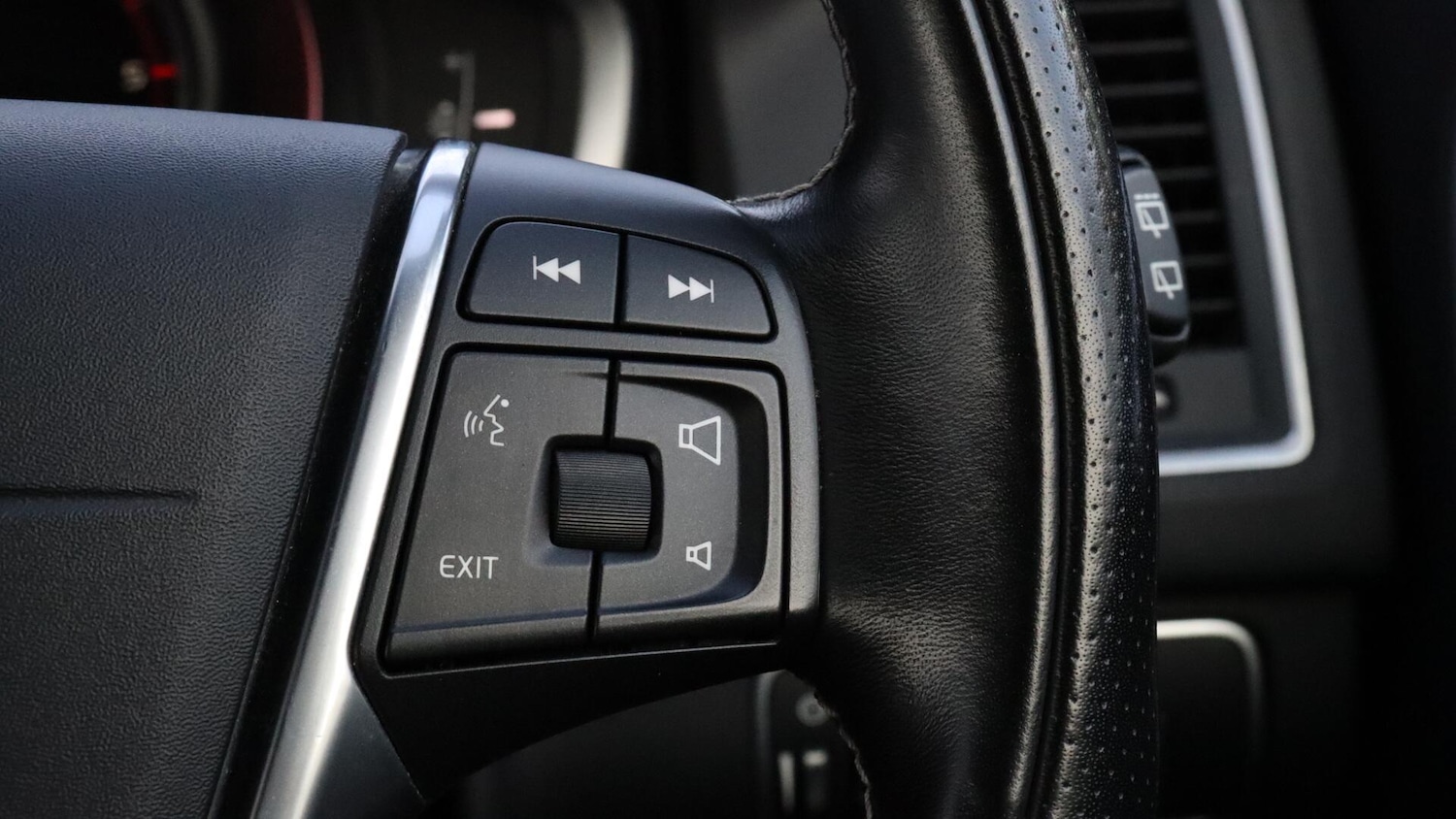 Used Volvo XC60 2017 for sale - 76337102: Photo 22