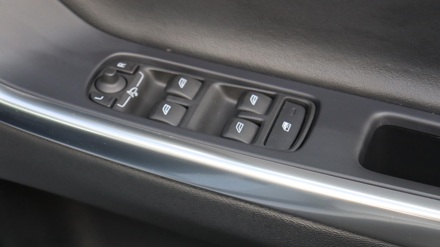 Used Volvo XC60 2017 for sale - 76337102: Photo 24